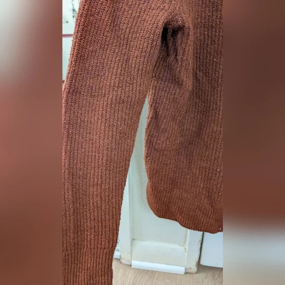 Old Navy Women's Warm Brown Crew Neck Sweater - Picture 3 of 3